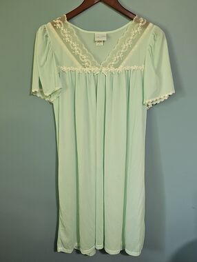 Vintage Pure Luxury Mint Green Nylon Nightgown Lace Flutter Sleeve Size Small